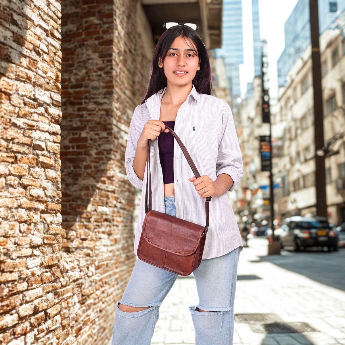 Brown Leather Crossbody Purse Q562454