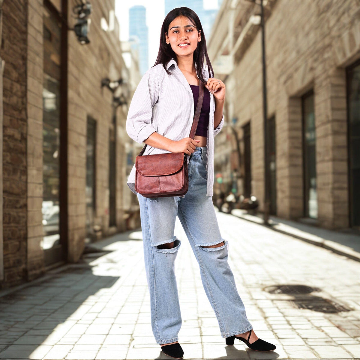 Brown Leather Crossbody Purse Q562454